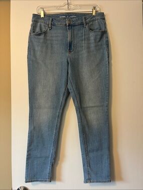 Old Navy Super Skinny High-Rise Jeans in Light Blue Wash